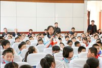 山東出版?zhèn)髅焦煞萦邢薰? /></a>
                                        <h3><a href="http://m.xin-furniture.com/News/4/20/NewsDetail_2869_1.html" title="尼山書屋百校工程全面啟動暨濟寧市校園尼山書屋落地儀式在曲阜隆重舉行" target="_blank">尼山書屋百校工程全面啟動暨濟寧市校園尼山書屋落地儀式在曲阜隆重舉行</a></h3>
                                        <p class="newsinfo">
                                            2016年11月29日，在習近平總書記視察曲阜三周年之際，尼山書屋百校工程全面啟動暨濟寧市校園尼山書屋落地儀式在曲阜市明德學校舉行。來自中共濟寧市委宣傳部、濟寧市教育局、山東出版?zhèn)髅焦煞萦邢薰尽⑶肺幕ㄔO示范區(qū)管委會、山東新華書店集團有限公司、山東友誼出版社以及山東理工職業(yè)學院、泗水縣第一中學、…
                                        </p>
                                    </li>
                                    
                                </ul>
                            </div>
                            <div   id="7v6kgp6ts1nb"   class="pagelist">
                                <ul><li id="7v6kgp6ts1nb"    class=
